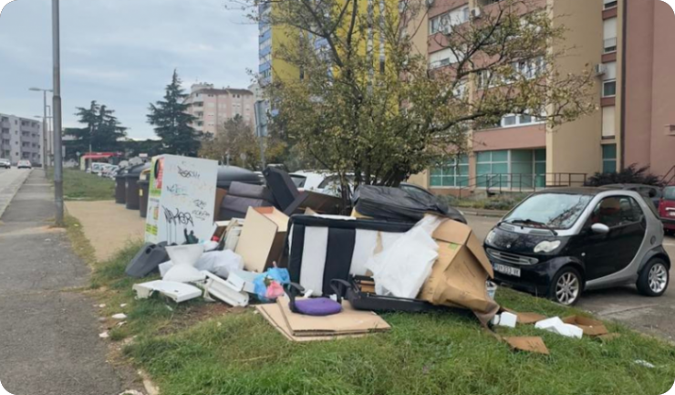 Mjesec dana glomazni otpad stoji u Divkovićevoj ulici-156042