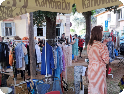 Armaron u parku Ozad Arene: Prodaj, kupi i razmijeni!-138731