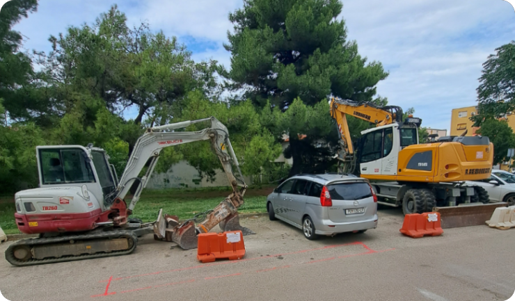 Stanari Verude nezadovoljni izmjenom lokacije podzemnih spremnika: “Oduzimaju nam parkirna mjesta bez najave”-154990