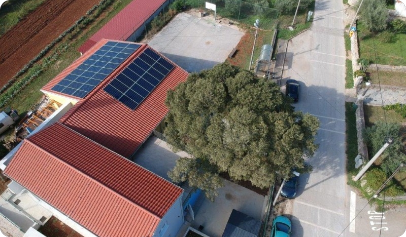 Poreč na školama, vrtićima i dvoranama ima solarne elektrane koje su do sad proizvele 1.000.000 kWh-129914
