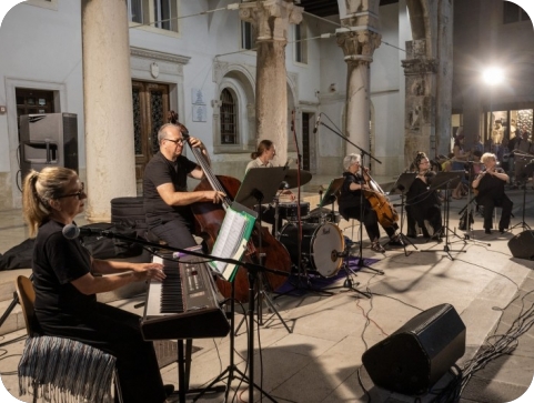 Ansambl E4 i Ženska klapa Teranke zatvaraju ljetnu sezonu na pulskom Forumu-154725