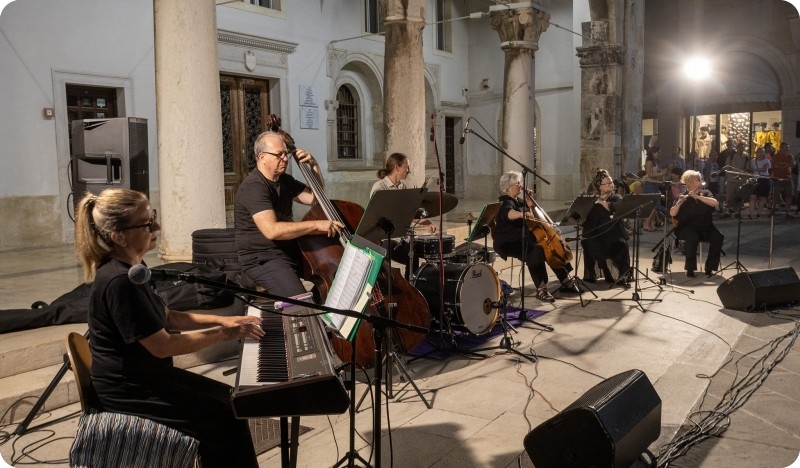 Ansambl E4 i Ženska klapa Teranke zatvaraju ljetnu sezonu na pulskom Forumu-154725