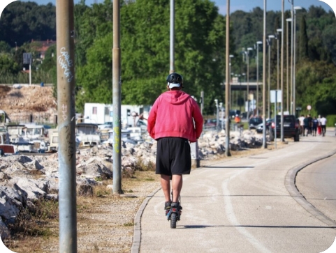 Vozio prejak romobil nogostupom i kolnikom, policija mu ga oduzela-161628
