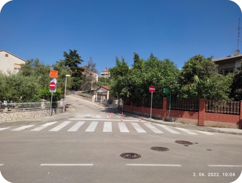 Prometnom signalizacijom označen jednosmjerni promet u Facchinettijevoj ulici-127445