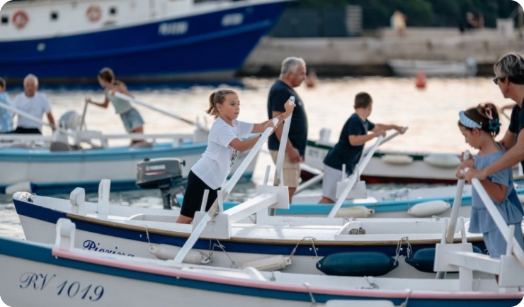 Rovinj oživio stare običaje uz batane, moru, briškulu i nauljeni stup-163677