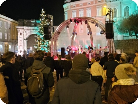 Nastavlja se pulski Advent uz Gitarijadu na Portarati i programom na klizalištu u Areni-157508