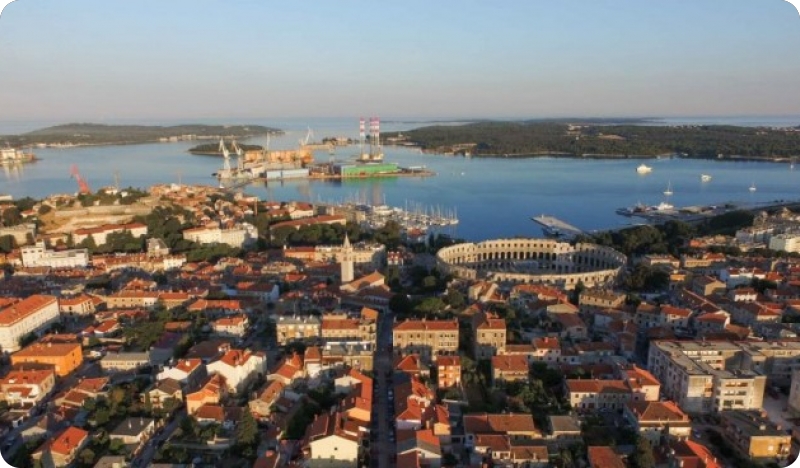 U Gradu Puli započelo javno savjetovanje “Akcijski plan gradnje i rekonstrukcije vanjske rasvjete”-157338