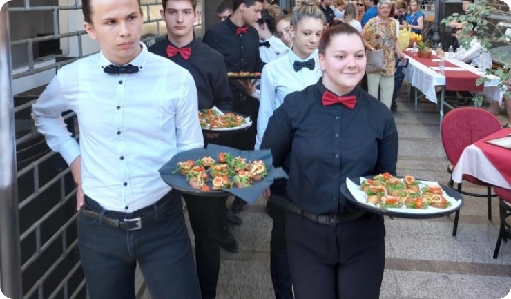 STUH: “Nesigurnost radnog mjesta zbog sezonalnosti posla dodatno su ugrozile i male plaće radnika”-129724