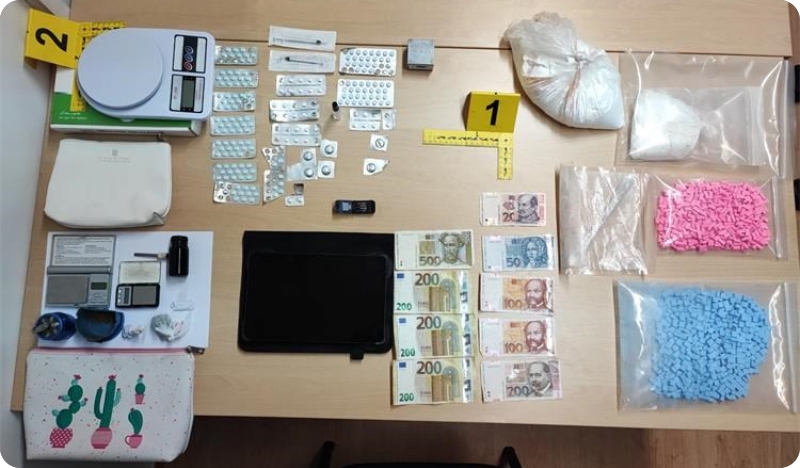 U Kninu kod 47-godišnjaka pronađena veća količina amfetamina i tableta ecstasy-123694