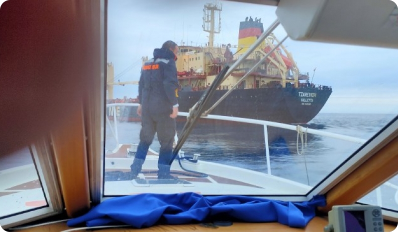 Spašeno pet osoba s prevrnute jedrilice, 17 nautičkih milja od Pule-126667