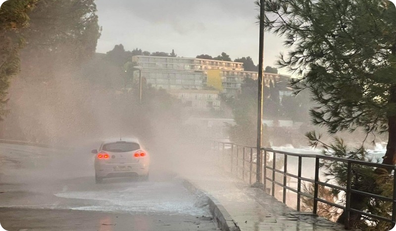 Ogromni valovi prepravili cestu na Lungomare u Puli VIDEO-141391
