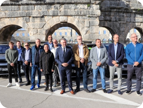 Osam novih kombija za sportaše diljem Istre: ‘‘Ovo je tek početak’’-164451