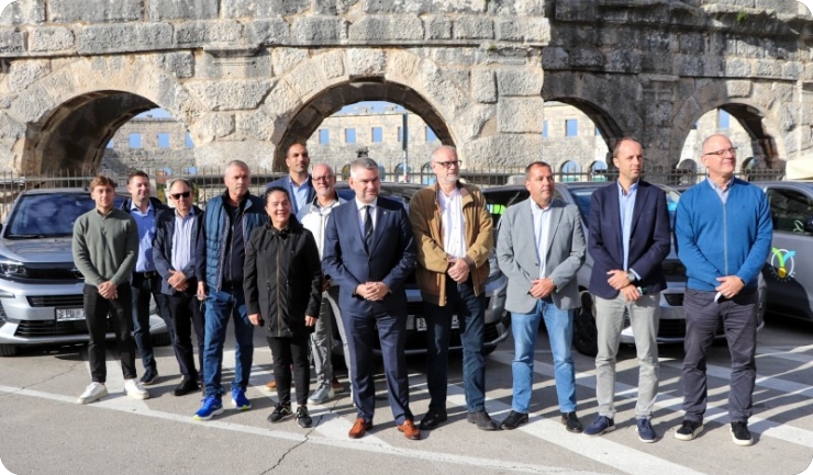Osam novih kombija za sportaše diljem Istre: ‘‘Ovo je tek početak’’-164451