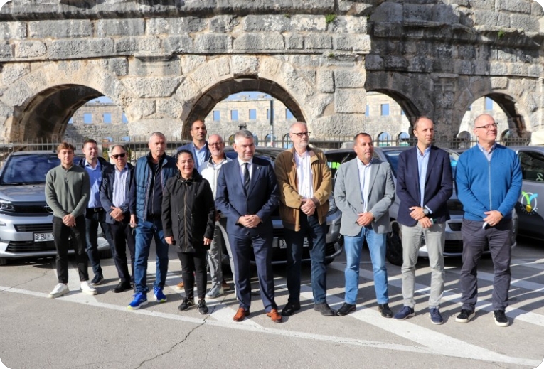 Osam novih kombija za sportaše diljem Istre: ‘‘Ovo je tek početak’’-164451