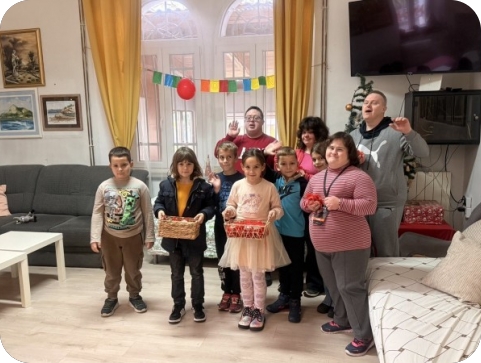 Mali humanitarci iz OŠ Kaštanjer razveselili korisnike Down centra-157469