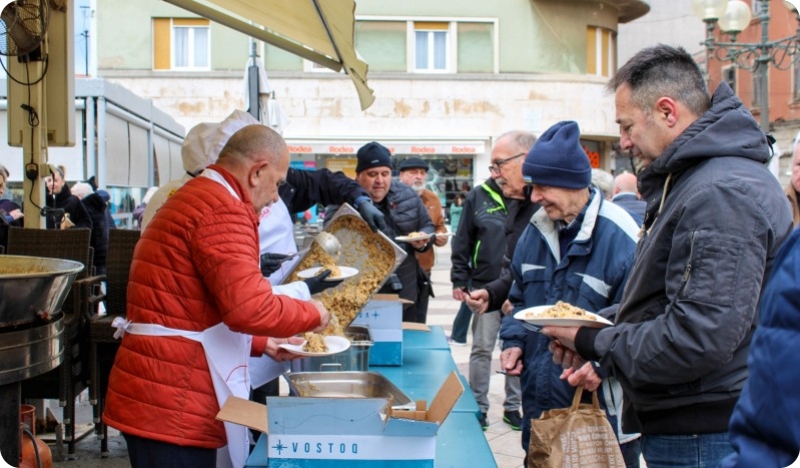 Pulski Badnjak bez izgovora: bura puše, fešta ide dalje (FOTO)-157489