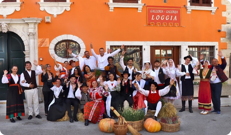 Folkloraši iz Indije Italije Rumunjske i Slovačke stigli u Vodnjan-162986