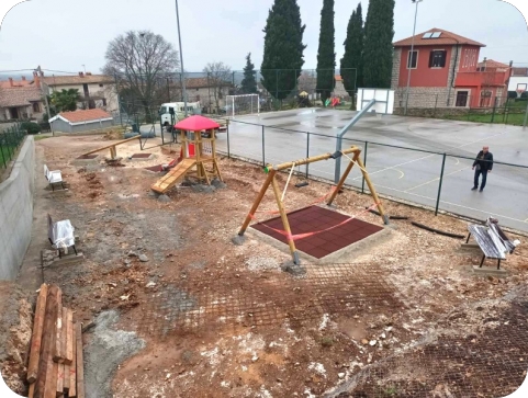 Grad Poreč: Uređuje se novo igralište u Baderni-133894