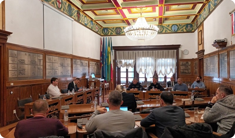 Pula se priprema za ljeto 2026.: nova parkirališta, jača prometna mladež i stroža regulacija prometa-157000