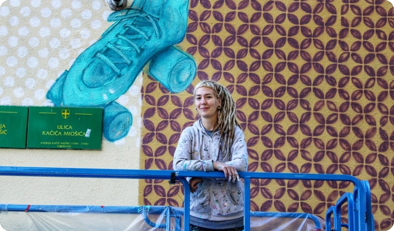 Jana Danilović uljepšava pročelje Pattinaggia: ‘‘Pula je jedno od onih mjesta na koja dođeš i odmah osjetiš da ćeš se vratiti’’-148366