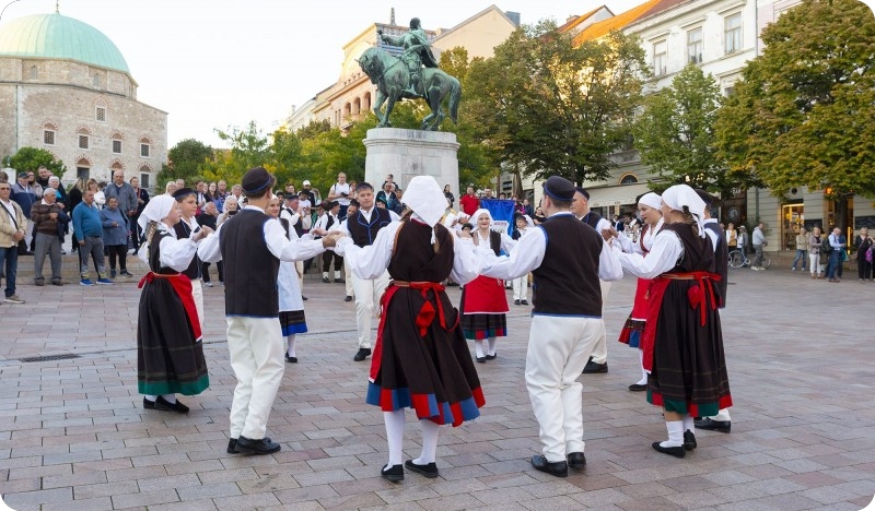 KUD Savičenta predstavio istarsku tradiciju na međunarodnom folklornom festivalu u Pečuhu-163902