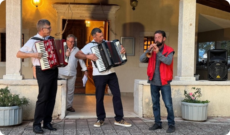 Koncert tradicijske glazbe, govora i plesa ‘‘Prid crikvom u Hreljići’’-162907