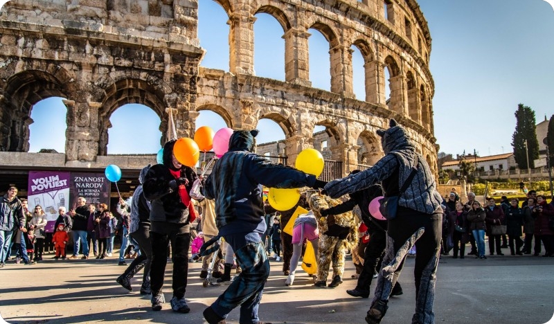 Deseti jubilarni Pulski Karneval vraća veselje, boje i smijeh u gradske ulice!-156463