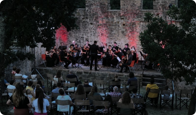 GLAZBA MEĐU ZIDINAMA PETRAPILOSE Otvorena druga sezona Istarskog komornog orkestra-161761