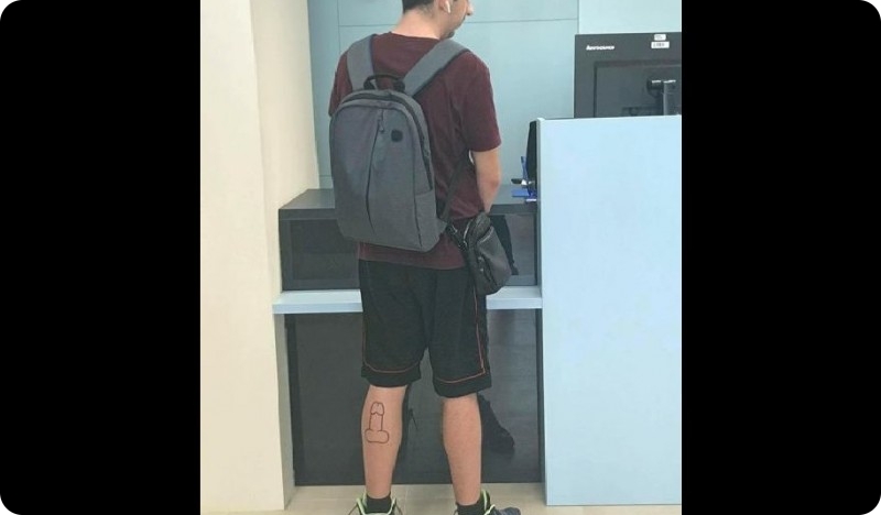 Sve luđe i luđe: urinirao u banci-87197