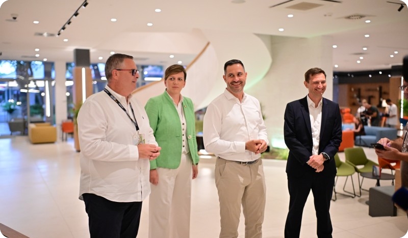 Ministar Tonči Glavina i direktor HTZ-a obišli obnovljeni Hotel Pelegrin u Umagu-154149