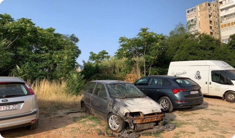 Vidikovac postao divlje odlagalište napuštenih automobila-138239