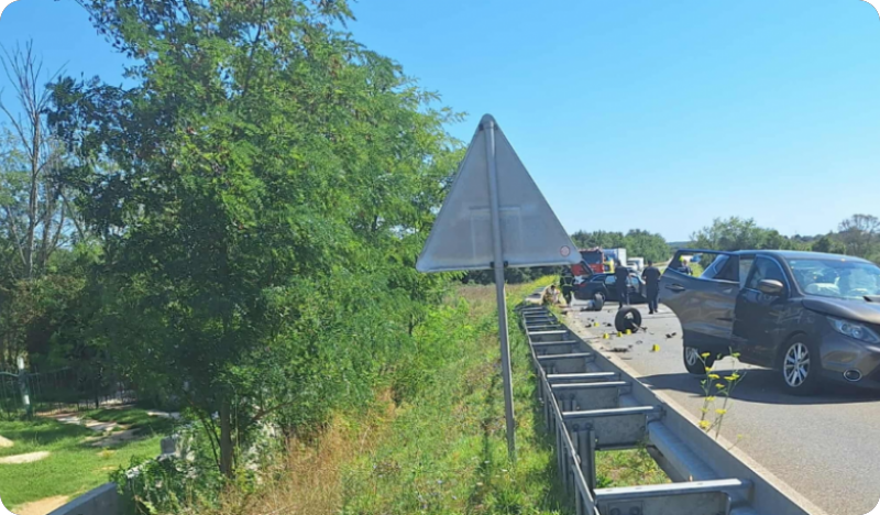 Automobil udario u zid kod Jadreški, troje ozlijeđenih-154952