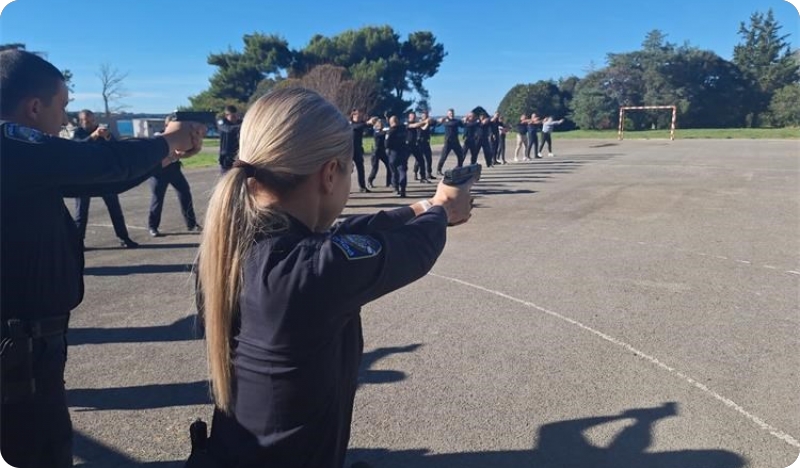 Istarski policajci prošli obuku iz borilačkih vještina i rukovanja oružjem - VIDEO-156358