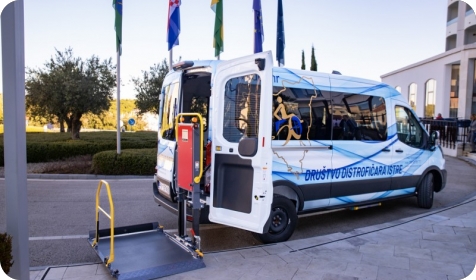 Novo vozilo za Društvo distrofičara Istre predstavljeno na simpoziju u Puli-156617