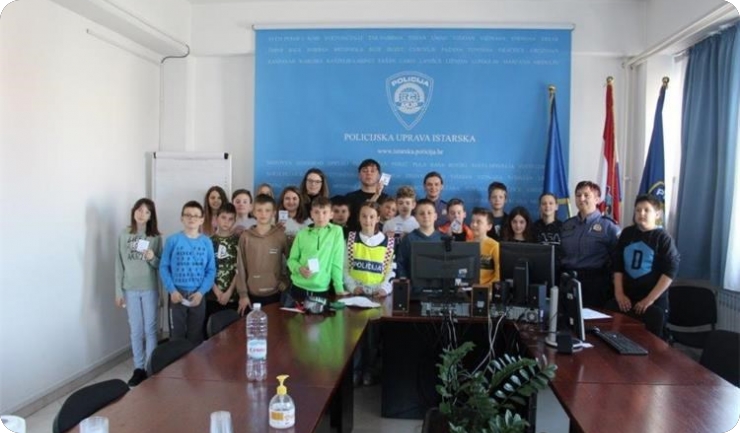 Barbanski učenici posjetili Policijsku postaju Pula-126370
