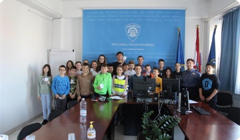 Barbanski učenici posjetili Policijsku postaju Pula-126370