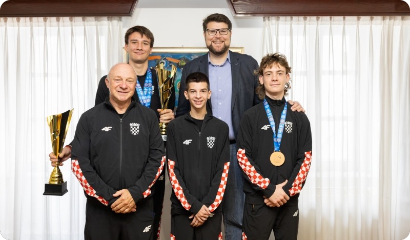 Gradonačelnik Grbin čestitao pulskim kickboksačima: “Vi ste ponos našeg grada”-156148