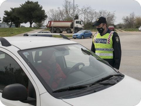 Prometna policija Pula provodi akciju nadzora mobitela i sigurnosnog pojasa-156610