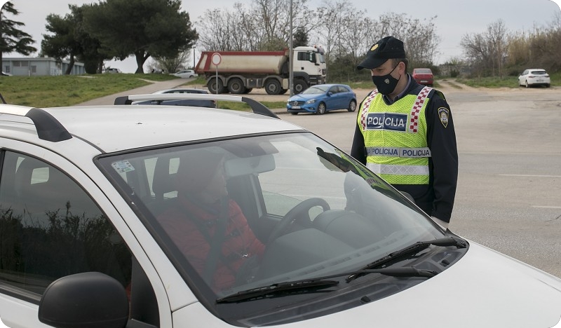Prometna policija Pula provodi akciju nadzora mobitela i sigurnosnog pojasa-156610