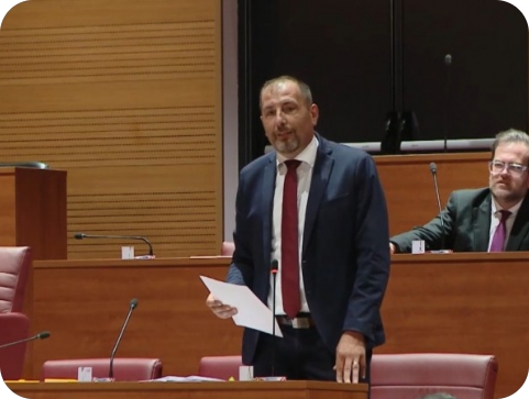 Paus: Bez ograničenja broja taksija i minimalne cijene, nema reda na taksi tržištu-161894