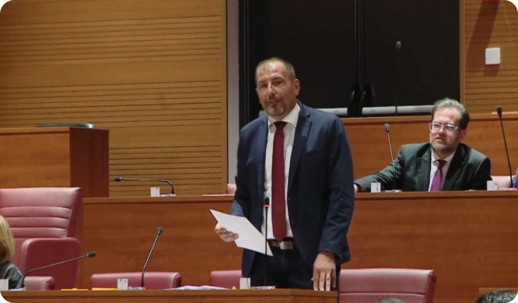 Paus: Bez ograničenja broja taksija i minimalne cijene, nema reda na taksi tržištu-161894