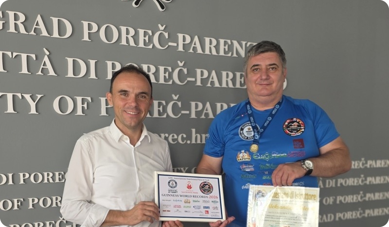 Aleksandar Lega Velenik iz Poreča s kolegama u Italiji oborio Guinnessov rekord: u 12 sati ispekli više od 12.000 pizza, ukupno 4.345,58 kg-162779