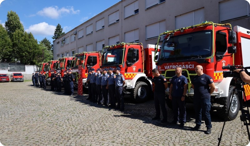 Primopredaja novih vatrogasnih vozila, jedno vozilo ide i u JVP Buzet-163065