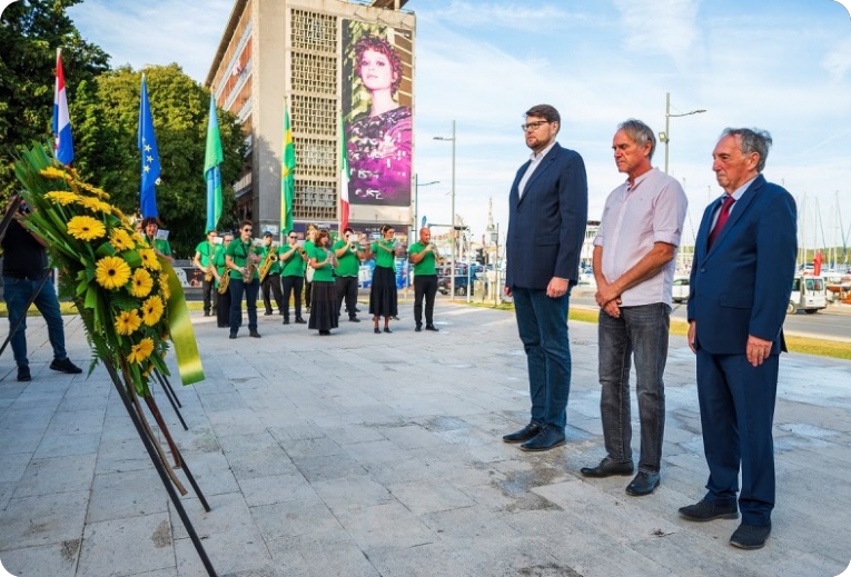 Polaganjem vijenaca obilježen Dan spomena Grada Pula-163947
