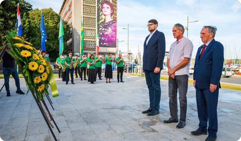 Polaganjem vijenaca obilježen Dan spomena Grada Pula-163947