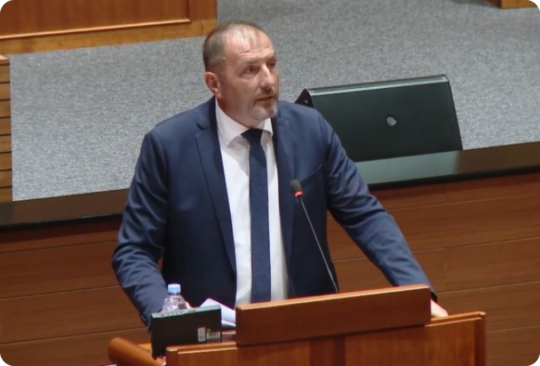 Paus: Otpad se skrivećki dovozio u Gospić, a sada se skrivećki odvozi – je li to transparentnost koju je obećao Plenković?-164206