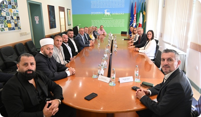 Sudionici 12. susreta Bošnjaka jugoistočne Europe na prijemu kod župana Miletića-163976
