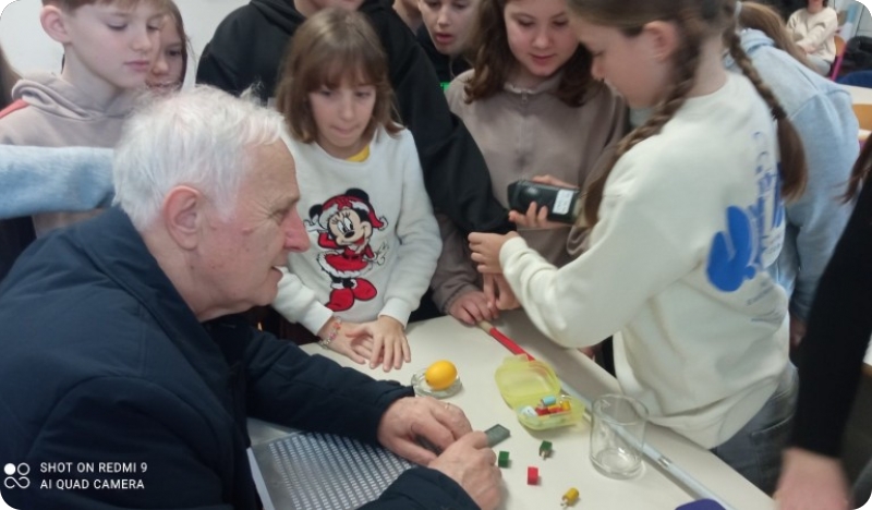 Četvrtaši učili kako pristupiti slijepim osobama-158019