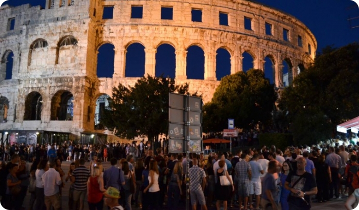 Robbie Williams u Puli, Naturafest u Rovinju, prvi buvljak u Bujama, izložbe i predavanja-137563