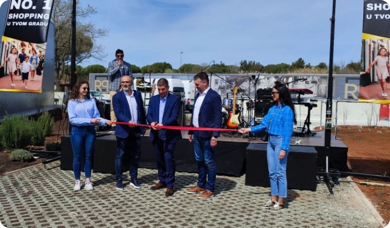 “Retail park” otvoren u Rovinju-126105